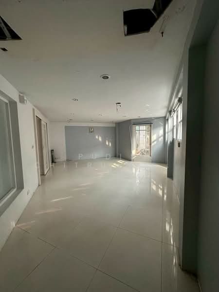 บ้านเดี่ยวให้เช่า - ใกล้ MRT ลาดพร้าว, กรุงเทพ, จอมพล, จตุจักร, กรุงเทพ, 604 ตร.ม., ตึกแถว-อาคารพาณิชย์ ให้เช่า, โดย Pudis Chitrungsakorn, 500335103 - DDproperty.com