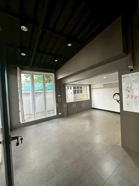บ้านเดี่ยวให้เช่า - ใกล้ MRT ลาดพร้าว, กรุงเทพ, จอมพล, จตุจักร, กรุงเทพ, 604 ตร.ม., ตึกแถว-อาคารพาณิชย์ ให้เช่า, โดย Pudis Chitrungsakorn, 500335103 - DDproperty.com