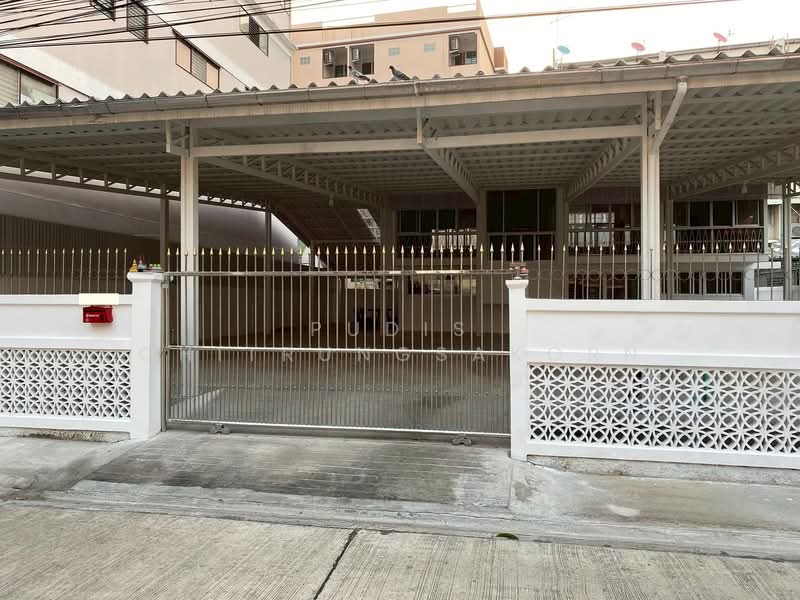 บ้านไม้ 2 ชั้นให้เช่า - ลาดพร้าว ใกล้ MRTลาดพร้าว, กรุงเทพ, จันทรเกษม, จตุจักร, กรุงเทพ, 420 ตร.ม., ตึกแถว-อาคารพาณิชย์ ให้เช่า, โดย Pudis Chitrungsakorn, 500335155 - DDproperty.com