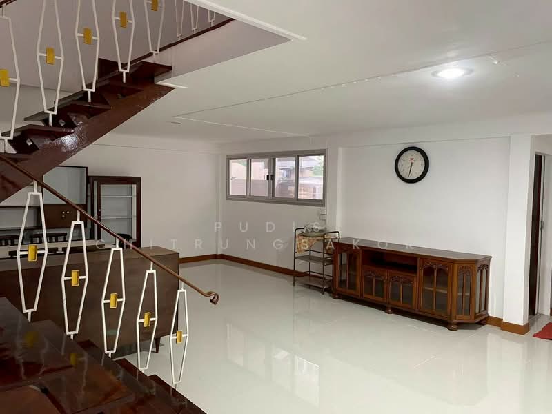 2-Storey Wooden House for Rent – Ladprao, Near MRT Ladprao, Bangkok, Chan Kasem, Chatuchak, Bangkok, , 420 sqm, Shophouse For Rent, by Pudis Chitrungsakorn, 500335155 - DDproperty.com