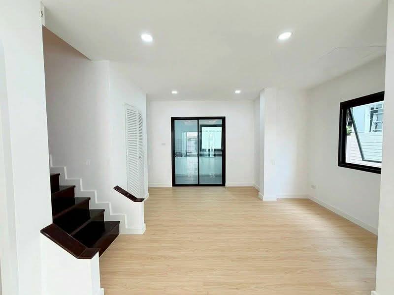 หมู่บ้านรัตนาวลัย, Bangkok, Si Khan, Don Mueang, Bangkok, 3 Bedrooms, 145 sqm, Semi-Detached House (Twin House) For Sale, by สรภพ ยอดไชย (สีฝุ่น), 500335167 - DDproperty.com