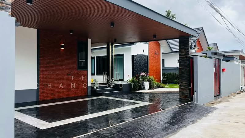 3-BR House, Chon Buri (Pattaya), Poong, Bang Lamung (Pattaya), Chon Buri (Pattaya), 3 Bedrooms, 263 sqm, Single Detached House For Sale, by Thanyalag Chanchodtanakul, 500335695 - DDproperty.com