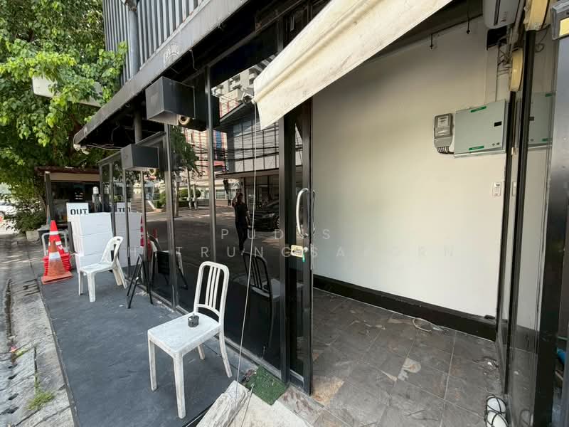 Retail Space for Rent – Sukhumvit Near BTS Phrom Phong, Bangkok, Khlong Tan Nua, Watthana, Bangkok, , 18 sqm, Retail Space For Rent, by Pudis Chitrungsakorn, 500335696 - DDproperty.com