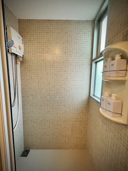The Kris Express 2, Bangkok, 28 Soi Ratchadaphisek 19, Din Daeng, Bangkok, 2 Bedrooms, 42 sqm, Condo For Rent, by ภัควัฒน์ กุลปฐวีวัฒน์, 500335796 - DDproperty.com