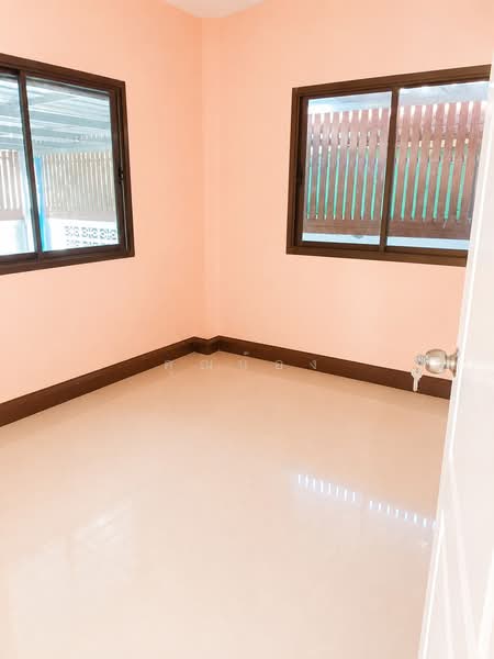 ขายบ้านเดี่ยว หมู่บ้านอริสรา 3 ลาดหลุมแก้ว ปทุมธานี พร้อมอยู่ ราคา 2.7 ล้าน, Pathum Thani, Khlong Phra Udom, Lat Lum Kaeo, Pathum Thani, 3 Bedrooms, 205 sqm, Single Detached House For Sale, by คุณน้อง, 500335980 - DDproperty.com