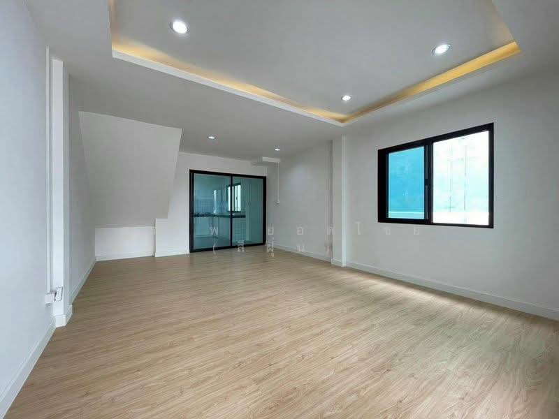 หมู่บ้านพระปิ่น 4 เพชรเกษม 81, Bangkok, Nong Kham, Nong Khaem, Bangkok, 2 Bedrooms, 105 sqm, Semi-Detached House (Twin House) For Sale, by สรภพ ยอดไชย (สีฝุ่น), 500336169 - DDproperty.com