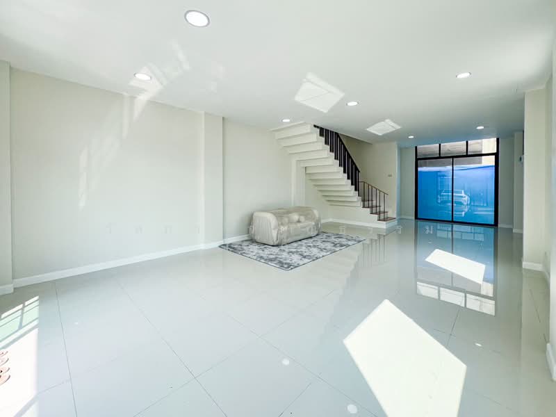 Brand new 3-story corner townhome 3b3b 27.8sqw near 3 MRT lines for residential or commercial, Bangkok, แจ้งวัฒนะ, Talat Bang Khen, Lak Si, Bangkok, 3 Bedrooms, 174 sqm, Townhouse For Sale, by Wanlapa Charoonthum, 500336180 - DDproperty.com