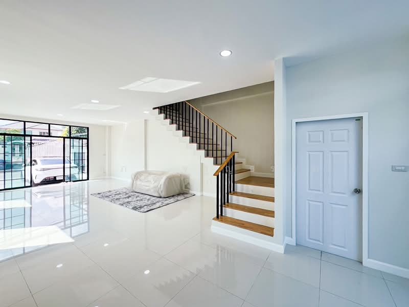 Brand new 3-story corner townhome 3b3b 27.8sqw near 3 MRT lines for residential or commercial, Bangkok, แจ้งวัฒนะ, Talat Bang Khen, Lak Si, Bangkok, 3 Bedrooms, 174 sqm, Townhouse For Sale, by Wanlapa Charoonthum, 500336180 - DDproperty.com