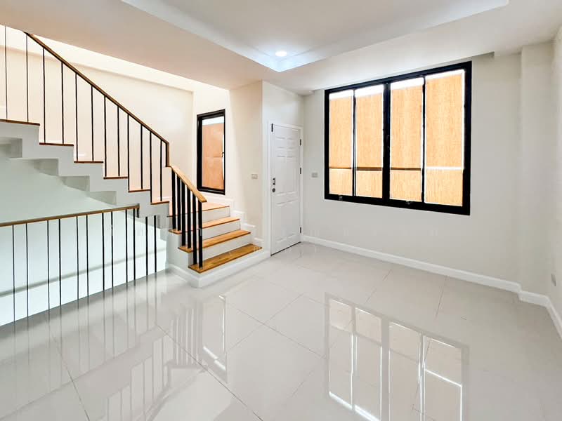 ทาวน์โฮม 3 ชั้น ซอยแจ้งวัฒนะ 6, กรุงเทพ, แจ้งวัฒนะ, ตลาดบางเขน, หลักสี่, กรุงเทพ, 174 ตร.ม., ทาวน์เฮ้าส์ ขาย, โดย วัลภา จรูญธรรม (ตุ๊ก), 500336180 - DDproperty.com