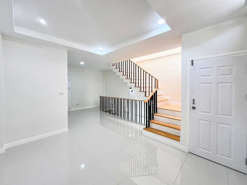 Brand new 3-story corner townhome 3b3b 27.8sqw near 3 MRT lines for residential or commercial, Bangkok, แจ้งวัฒนะ, Talat Bang Khen, Lak Si, Bangkok, 3 Bedrooms, 174 sqm, Townhouse For Sale, by Wanlapa Charoonthum, 500336180 - DDproperty.com