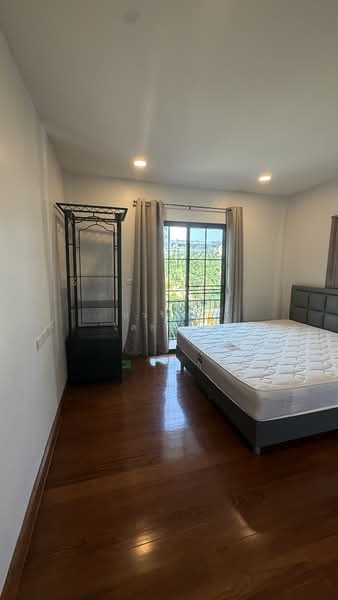 Quiet Private House Ratchada 32 | 5-Bedroom Detached Home near MRT Lat Phrao, Bangkok, Chan Kasem, Chatuchak, Bangkok, 5 Bedrooms, 283 sqm, Single Detached House For Rent, by Pawarisa Lekhakula, 500336233 - DDproperty.com