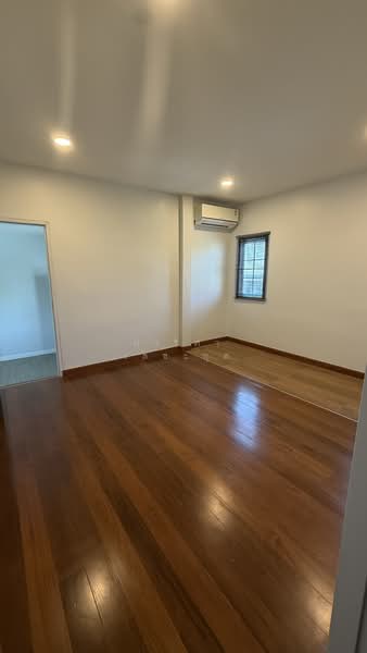Quiet Private House Ratchada 32 | 5-Bedroom Detached Home near MRT Lat Phrao, Bangkok, Chan Kasem, Chatuchak, Bangkok, 5 Bedrooms, 283 sqm, Single Detached House For Rent, by Pawarisa Lekhakula, 500336233 - DDproperty.com