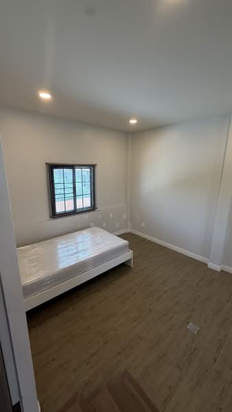 Quiet Private House Ratchada 32 | 5-Bedroom Detached Home near MRT Lat Phrao, Bangkok, Chan Kasem, Chatuchak, Bangkok, 5 Bedrooms, 283 sqm, Single Detached House For Rent, by Pawarisa Lekhakula, 500336233 - DDproperty.com