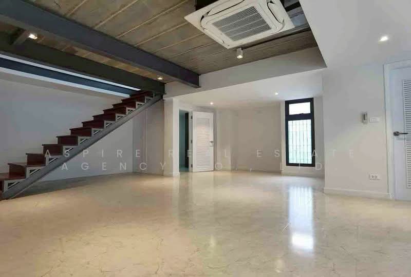 Rare Location, Corner House in Sukhumvit 4 (BTS Nana), Bangkok, Khlong Toei, Bangkok, 3 Bedrooms, 245 sqm, Townhouse For Sale, by Aspire Real Estate Agency Co., Ltd., 500336253 - DDproperty.com