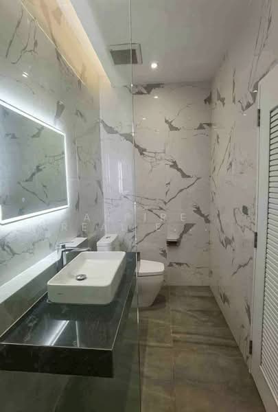 Rare Location, Corner House in Sukhumvit 4 (BTS Nana), Bangkok, Khlong Toei, Bangkok, 3 Bedrooms, 245 sqm, Townhouse For Sale, by Aspire Real Estate Agency Co., Ltd., 500336253 - DDproperty.com