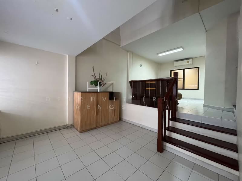 Baan Klang Muang Ratchada-Mengjai 1 : บ้านกลางเมือง รัชดา-เหม่งจ๋าย 1, กรุงเทพ, 522 50-151 ซอยสหกรณ์การเกษตร, วังทองหลาง, กรุงเทพ, 180 ตร.ม., ทาวน์เฮ้าส์ ขาย, โดย Detchvit (Ruk) Jaengsajja, 500336312 - DDproperty.com