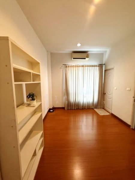 Baan Klang Muang Swiss Town Kaset-Nawamin, Bangkok, Soi Moobaan Klang Mueng, Chorake Bua, Lat Phrao, Bangkok, 3 Bedrooms, 190 sqm, Townhouse For Rent, by นัฐพงค์ มณีอัครเนตร, 500336370 - DDproperty.com