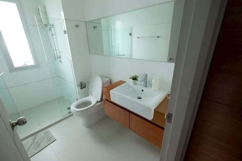 Thru Thonglor, Bangkok, Petchaburi Road, Bang Kapi, Huai Khwang, Bangkok, 2 Bedrooms, 62 sqm, Condo For Rent, by พิมพ์ภัทรา แจ่มอุลิตรัตน, 500336394 - DDproperty.com