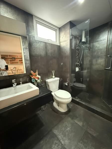 Voque Sukhumvit 16, Bangkok, Soi Sukhumvit 16, Khlong Toei, Bangkok, 1 Bedroom, 52 sqm, Condo For Rent, by RE PROPERTY CO.,LTD., 500336456 - DDproperty.com