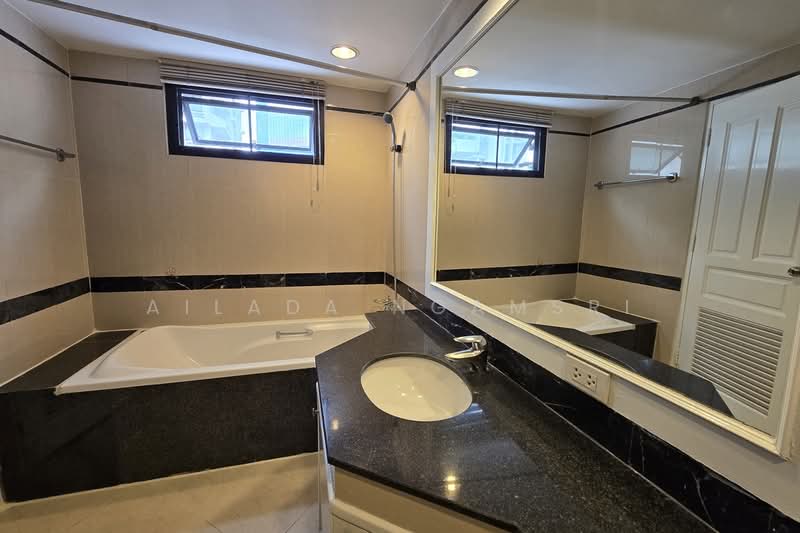 Cosmo Villa (คอสโม่ วิลล่า), กรุงเทพ, 33 ซอยสุขุมวิท 12 ถนนสุขุมวิท แขวง/เขตคลองเตย กทม., คลองเตย, คลองเตย, กรุงเทพ, 250 ตร.ม., คอนโด ให้เช่า, โดย Ailada Ngamsri, 500336465 - DDproperty.com