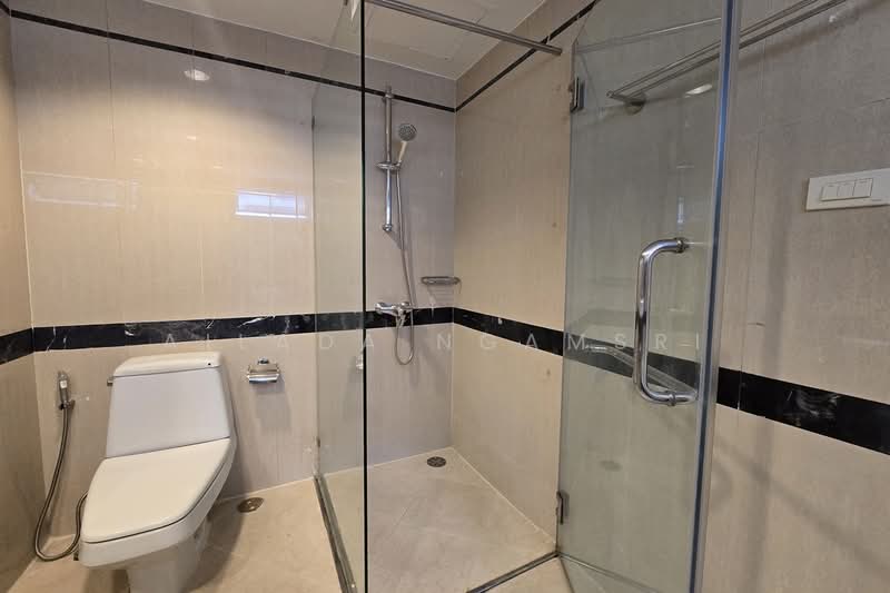 Cosmo Villa, Bangkok, 33 ซอยสุขุมวิท 12 ถนนสุขุมวิท แขวง/เขตคลองเตย กทม., Khlong Toei, Khlong Toei, Bangkok, 3 Bedrooms, 250 sqm, Condo For Rent, by Ailada Ngamsri, 500336465 - DDproperty.com