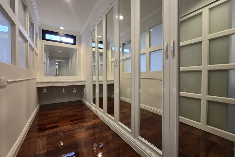 Cosmo Villa, Bangkok, 33 ซอยสุขุมวิท 12 ถนนสุขุมวิท แขวง/เขตคลองเตย กทม., Khlong Toei, Khlong Toei, Bangkok, 3 Bedrooms, 250 sqm, Condo For Rent, by Ailada Ngamsri, 500336465 - DDproperty.com