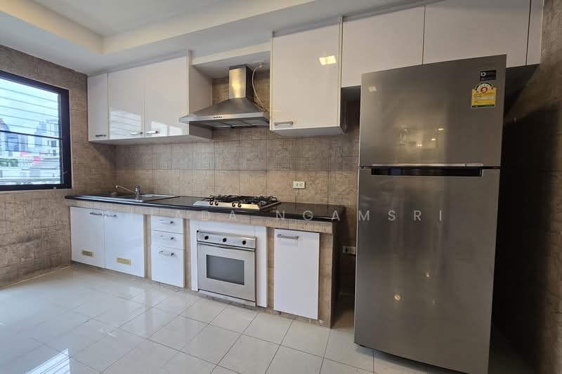 Cosmo Villa (คอสโม่ วิลล่า), กรุงเทพ, 33 ซอยสุขุมวิท 12 ถนนสุขุมวิท แขวง/เขตคลองเตย กทม., คลองเตย, คลองเตย, กรุงเทพ, 250 ตร.ม., คอนโด ให้เช่า, โดย Ailada Ngamsri, 500336465 - DDproperty.com