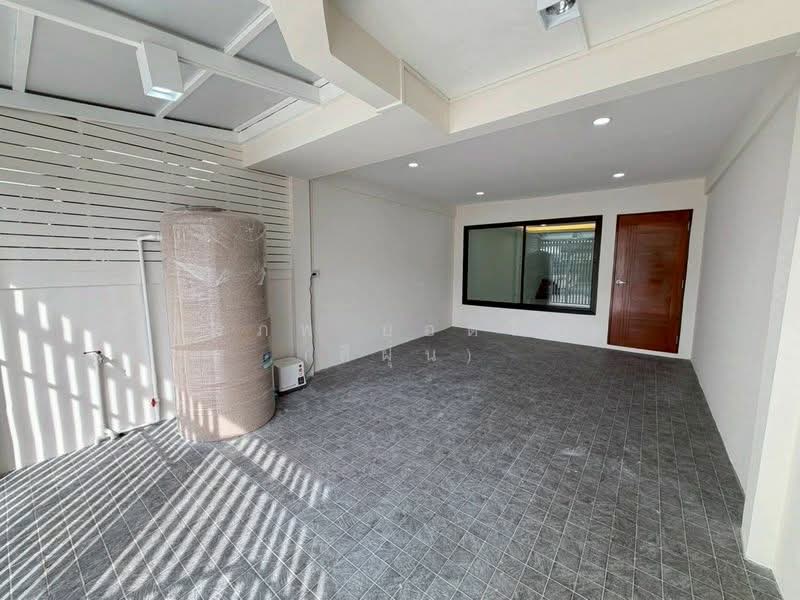 ทาวน์เฮ้าส์ 2 ชั้น ซอยเสนานิคม 1 ขนาด 19.6 ตารางวา, Bangkok, Lat Phrao, Bangkok, 2 Bedrooms, 80 sqm, Townhouse For Sale, by สรภพ ยอดไชย (สีฝุ่น), 500336526 - DDproperty.com