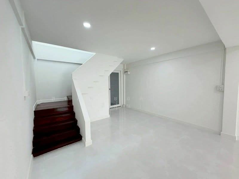 ทาวน์เฮ้าส์ 2 ชั้น ซอยเสนานิคม 1 ขนาด 19.6 ตารางวา, Bangkok, Lat Phrao, Bangkok, 2 Bedrooms, 80 sqm, Townhouse For Sale, by สรภพ ยอดไชย (สีฝุ่น), 500336526 - DDproperty.com
