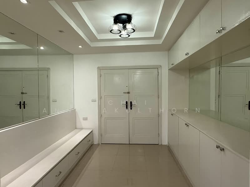 President Park Sukhumvit 24, Bangkok, 99 Sukhumvit 24 Alley, Khlongtoei Nua, Watthana, Bangkok, 3 Bedrooms, 220 sqm, Condo For Rent, by Vichai Annavakulthorn, 500336680 - DDproperty.com