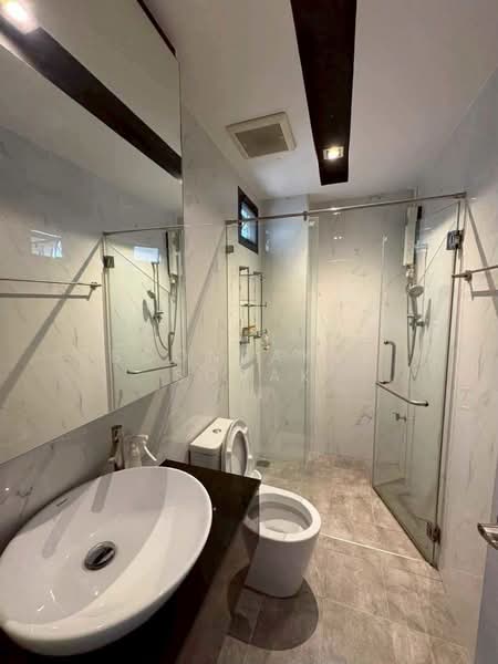 3-BR Townhouse, Bangkok, Rong Muang, Pathum Wan, Bangkok, 3 Bedrooms, 112 sqm, Townhouse For Rent, by Boonraksa Sopak, 500336704 - DDproperty.com