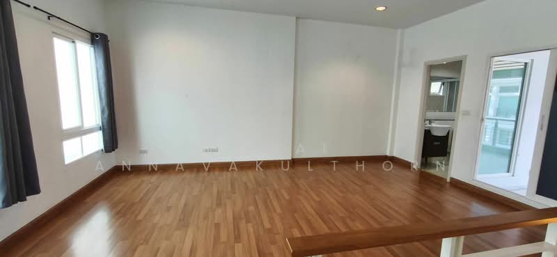 Baan Klang Muang Urbanion Rama 9-Ladprao, Bangkok, Soi Ladprao 84, Ladprao Road, Wang Thonglang, Bangkok, 3 Bedrooms, 240 sqm, Townhouse For Rent, by Vichai Annavakulthorn, 500336816 - DDproperty.com