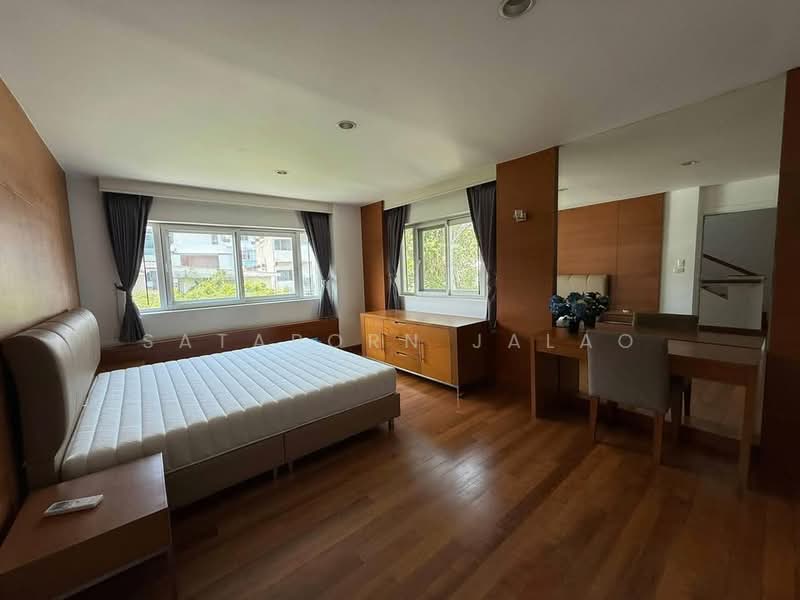 4-BR Townhouse, Bangkok, Khlong Tan Nua, Watthana, Bangkok, 4 Bedrooms, 250 sqm, Townhouse For Rent, by Sataporn Jalao, 500336824 - DDproperty.com