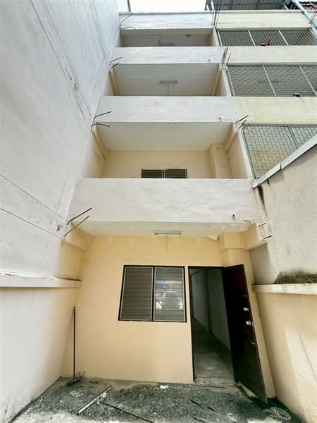ทาวน์โฮม 3 ชั้น 19 ตร.ว. หมู่บ้านเคหะบางพลี ถนนบางนา กม.23, Samut Prakan, ถนนบางนา กม.23, Bang Sao Thong, Samut Prakan, 2 Bedrooms, 150 sqm, Townhouse For Sale, by คุณ ฉัตรปวีณ์ ปัญญาชัยวิสิฐ (ปุ๊ก), 500336830 - DDproperty.com