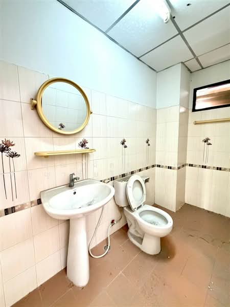 ทาวน์โฮม 3 ชั้น 19 ตร.ว. หมู่บ้านเคหะบางพลี ถนนบางนา กม.23, Samut Prakan, ถนนบางนา กม.23, Bang Sao Thong, Samut Prakan, 2 Bedrooms, 150 sqm, Townhouse For Sale, by คุณ ฉัตรปวีณ์ ปัญญาชัยวิสิฐ (ปุ๊ก), 500336830 - DDproperty.com