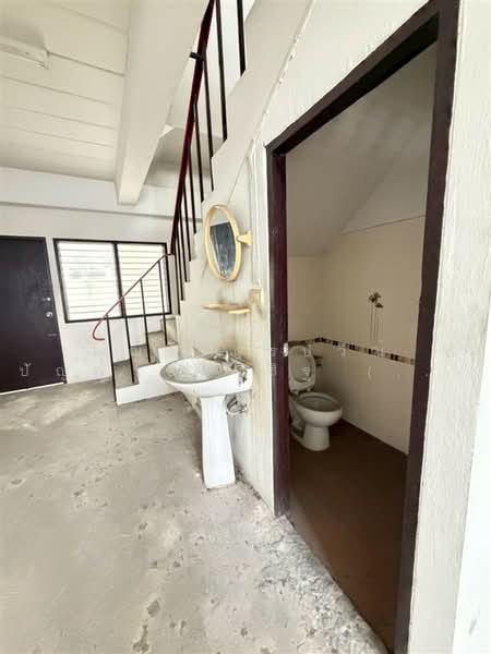 ทาวน์โฮม 3 ชั้น 19 ตร.ว. หมู่บ้านเคหะบางพลี ถนนบางนา กม.23, Samut Prakan, ถนนบางนา กม.23, Bang Sao Thong, Samut Prakan, 2 Bedrooms, 150 sqm, Townhouse For Sale, by คุณ ฉัตรปวีณ์ ปัญญาชัยวิสิฐ (ปุ๊ก), 500336830 - DDproperty.com