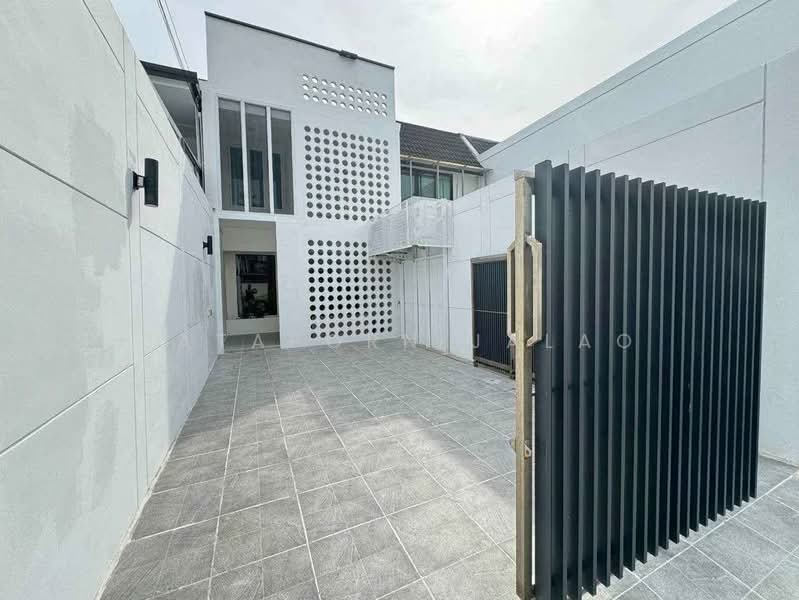 Khlongtan Nivet, Bangkok, 20 Soi Pridi Banomyong 42, Khlong Tan Nua, Watthana, Bangkok, 2 Bedrooms, 170 sqm, Townhouse For Sale, by Sataporn Jalao, 500336895 - DDproperty.com