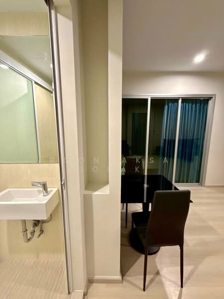 Life Ratchadapisek, Bangkok, 279 Ratchadapisaek Road, Huai Khwang, Bangkok, 2 Bedrooms, 47 sqm, Condo For Rent, by Boonraksa Sopak, 500336930 - DDproperty.com