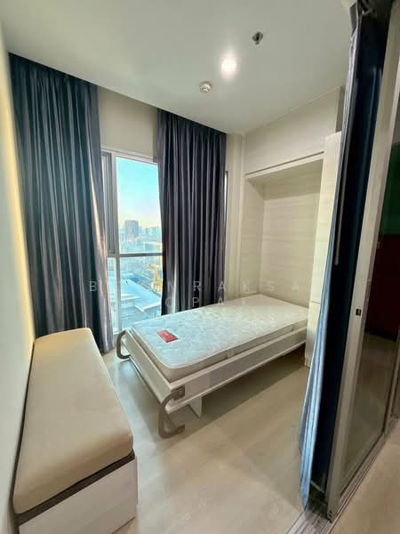 Life Ratchadapisek, Bangkok, 279 Ratchadapisaek Road, Huai Khwang, Bangkok, 2 Bedrooms, 47 sqm, Condo For Rent, by Boonraksa Sopak, 500336930 - DDproperty.com