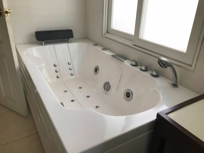 5-BR House, Bangkok, Bang Chak, Phra Khanong, Bangkok, 5 Bedrooms, 350 sqm, Single Detached House For Rent, by Vichai  Annavakulthorn, 500336950 - DDproperty.com
