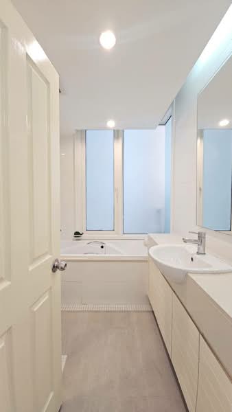 Siri Residence, Bangkok, 21 Soi Sukhumvit 24, Khong Tan, Khlong Toei, Bangkok, 1 Bedroom, 60 sqm, Condo For Sale, by Ratsarin Sirinipaspong, 500336954 - DDproperty.com