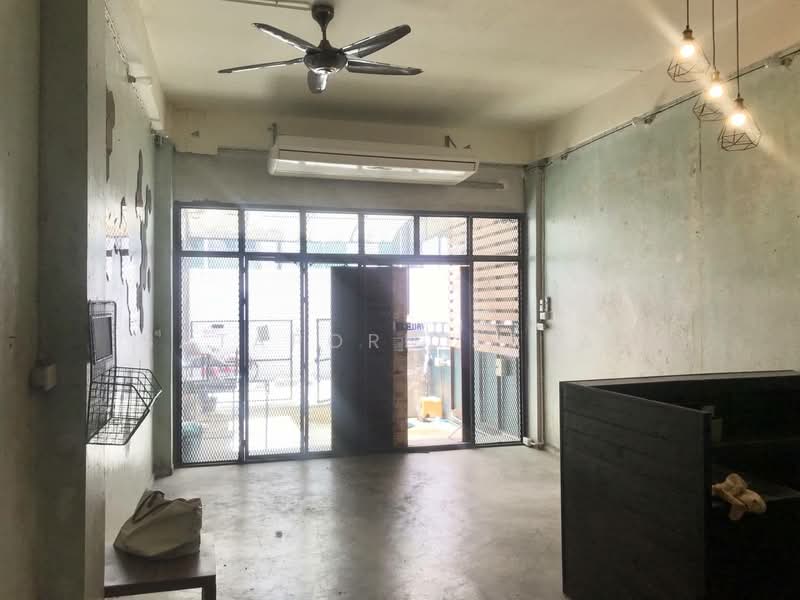 5-BR Townhouse, Bangkok, Silom, Bang Rak, Bangkok, 5 Bedrooms, 240 sqm, Townhouse For Rent, by Sataporn Jalao, 500336955 - DDproperty.com
