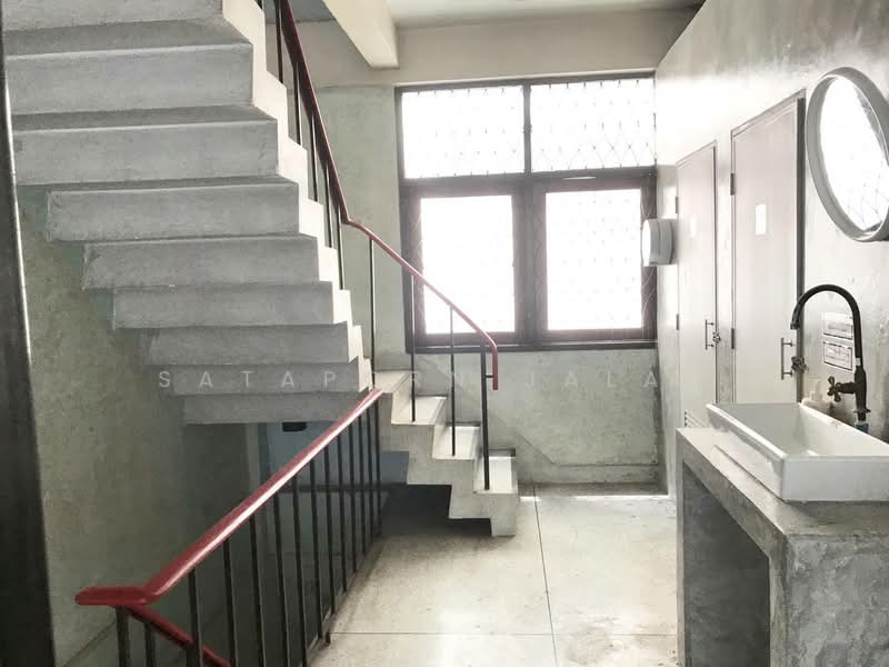 5-BR Townhouse, Bangkok, Silom, Bang Rak, Bangkok, 5 Bedrooms, 240 sqm, Townhouse For Rent, by Sataporn Jalao, 500336955 - DDproperty.com