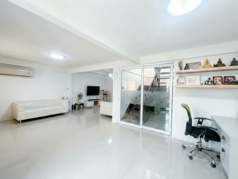 ขายบ้านเดี่ยวหลังใหญ่ 75.2 ตร.ว. พื้นที่รอบบ้าน ทำเลทองใกล้ทางด่วน, Nonthaburi, Bang Kruai, Nonthaburi, 4 Bedrooms, 130 sqm, Single Detached House For Sale, by สรัญญา รักมาก, 500337058 - DDproperty.com
