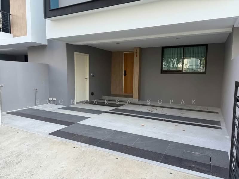 ทาวน์เฮ้าส์ 3-ห้องนอน, กรุงเทพ, ลาดพร้าว, กรุงเทพ, 263 ตร.ม., ทาวน์เฮ้าส์ ให้เช่า, โดย Boonraksa Sopak, 500337095 - DDproperty.com