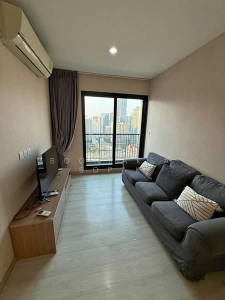 Life Asoke, Bangkok, Asoke-Dindang Road, Bang Kapi, Huai Khwang, Bangkok, 2 Bedrooms, 55 sqm, Condo For Rent, by Boonraksa Sopak, 500337179 - DDproperty.com