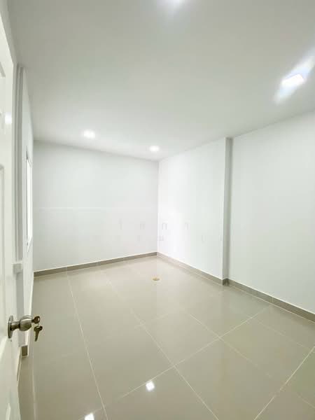 lapawan 1, Nonthaburi, รัตนาธิเบศร์, Bang Rak Pattana, Bang Bua Thong, Nonthaburi, 4 Bedrooms, 125 sqm, Townhouse For Sale, by Wanlapa Charoonthum, 500337215 - DDproperty.com