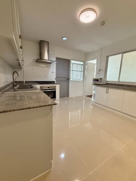 D.S. Tower 1 Sukhumvit 33, Bangkok, Soi Phrom Chit, Khlong Tan Nua, Watthana, Bangkok, 3 Bedrooms, 236 sqm, Condo For Rent, by Blueprint.property, 500337220 - DDproperty.com