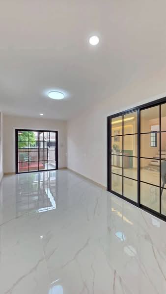 Pruksa Ville 33 Pinklao-Wongwaen 2, Nonthaburi, Kanchanapisek Road (Soi Wat Som Kliang-Wat Phraek), Plai Bang, Bang Kruai, Nonthaburi, 4 Bedrooms, 125 sqm, Townhouse For Sale, by Wanlapa Charoonthum, 500337372 - DDproperty.com