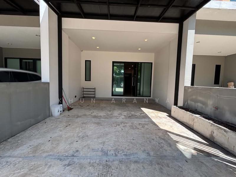 Premium Place Kaset - Nawamin II, Bangkok, Prasert Manukit 29 Road (Soi Mailarp), Lat Phrao, Bangkok, 3 Bedrooms, 285 sqm, Townhouse For Rent, by Khun Aranya, 500337417 - DDproperty.com